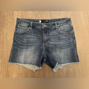 NWOT KUT FROM THE KLOTH GIDGET FRAY SHORT DENIM SHORTS - Size 10 SKU:227
